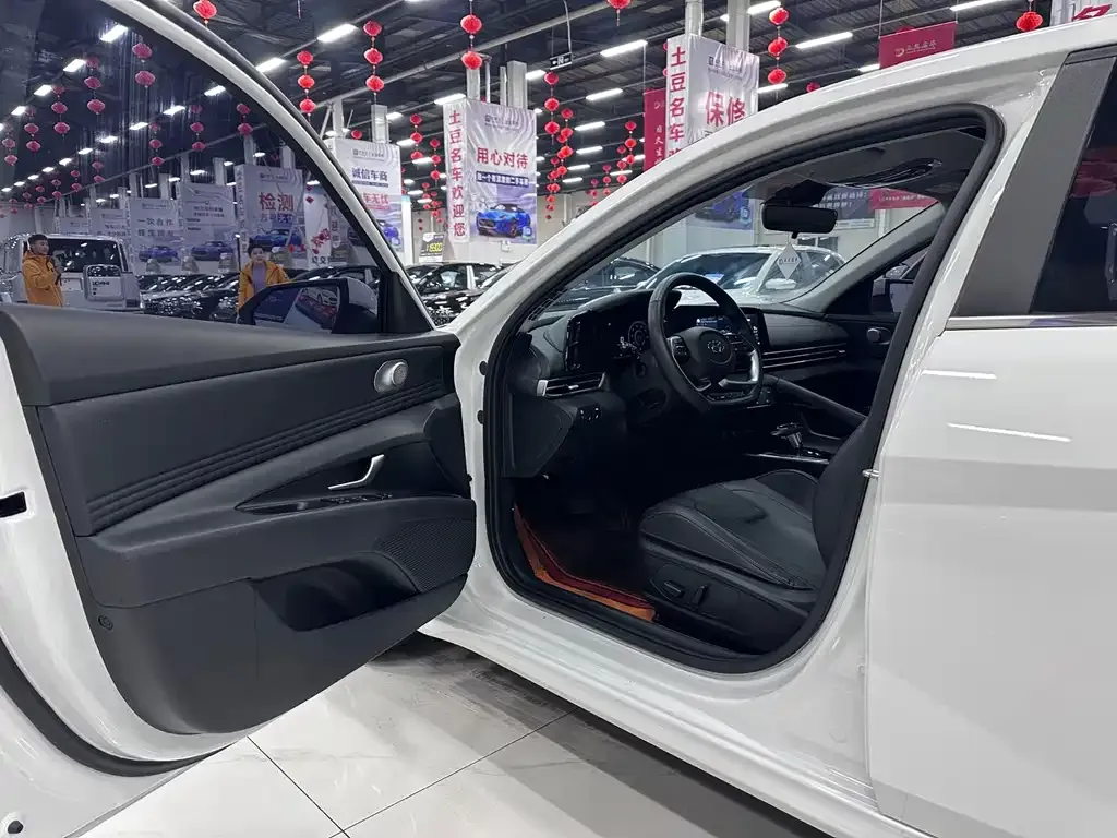 Hyundai Elantra 2023 из CN, фото 7