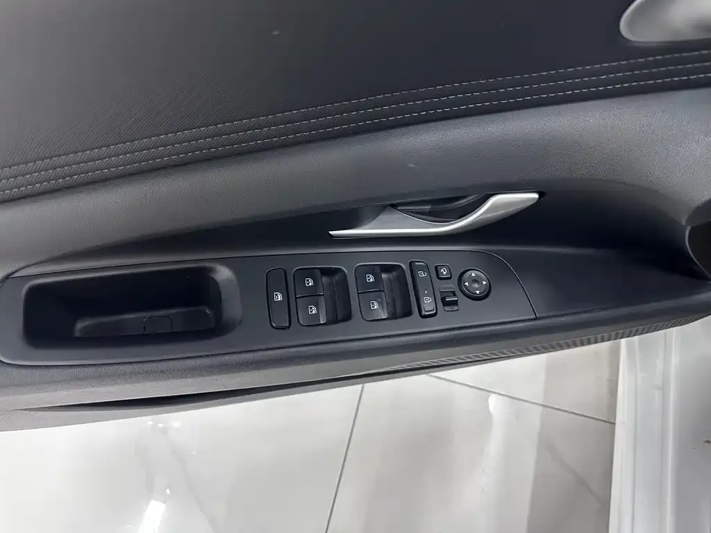 Hyundai Elantra 2023 из CN, фото 8
