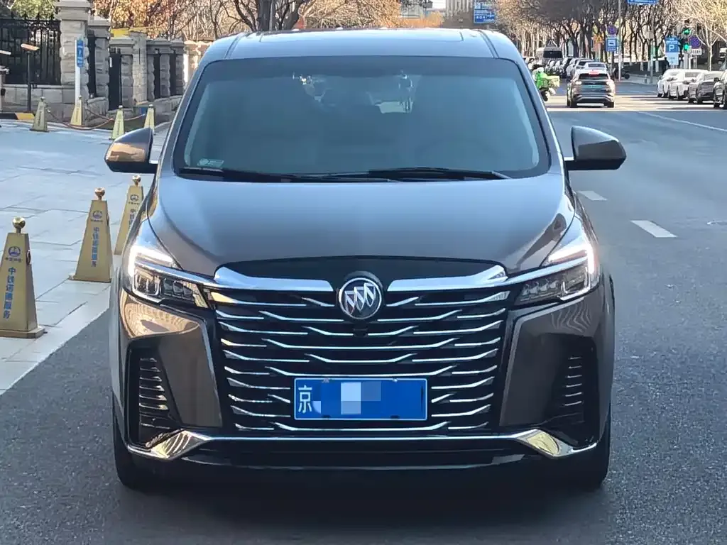 Buick GL8 2023 из CN, фото 2