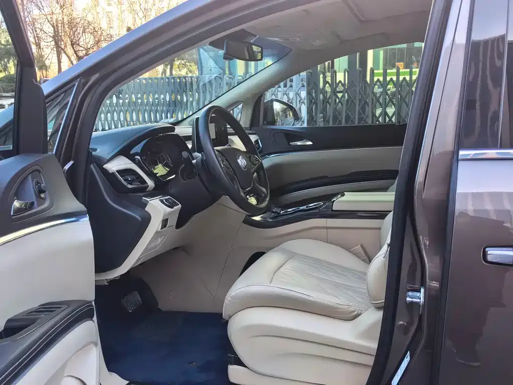 Buick GL8 2023 из CN, фото 3