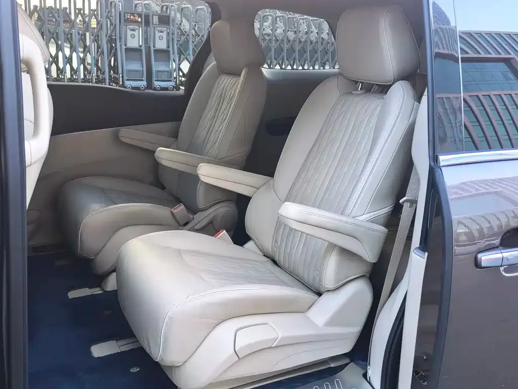 Buick GL8 2023 из CN, фото 9