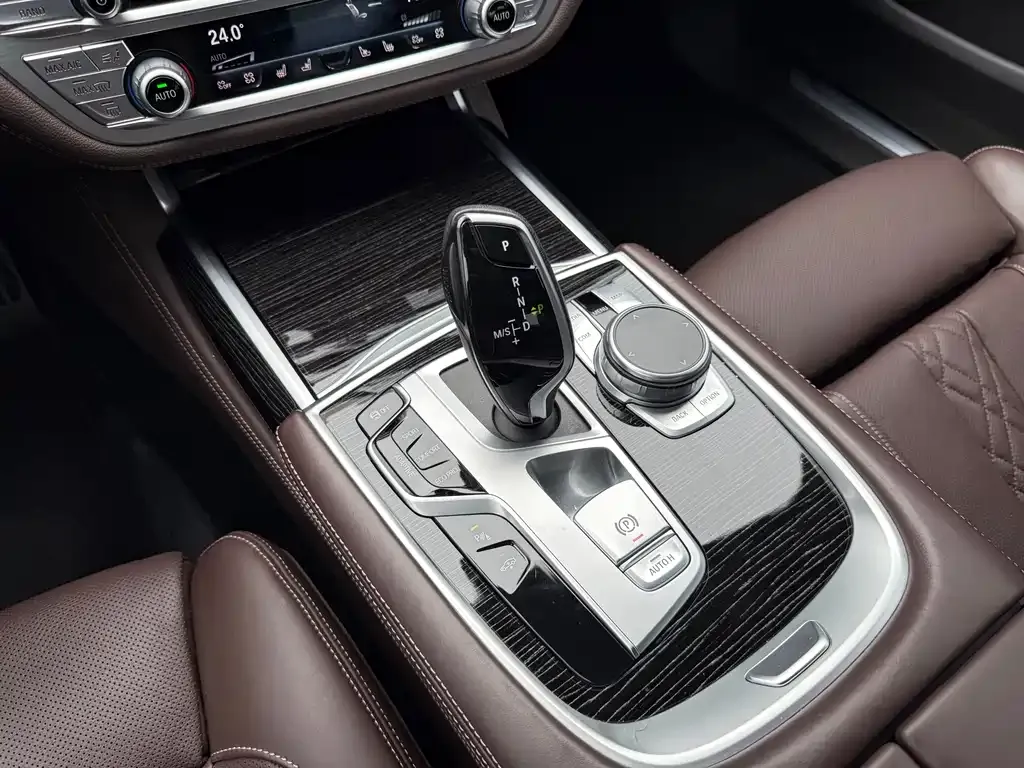 BMW 7 Series — фото 6