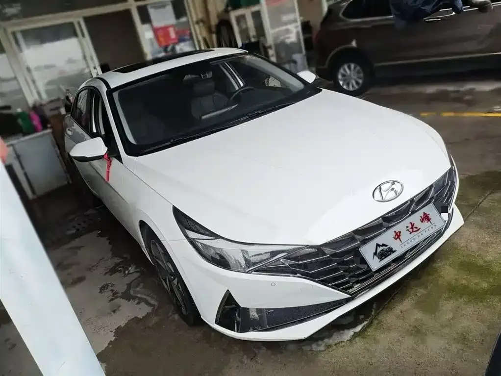 Hyundai Elantra — фото 4