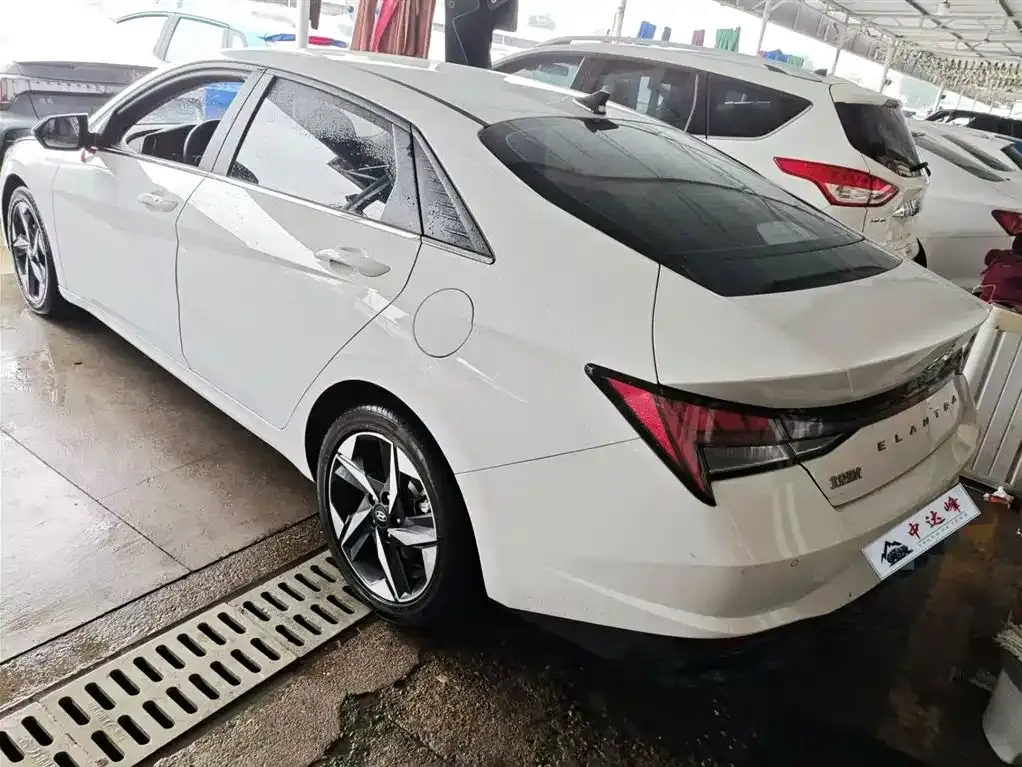 Hyundai Elantra — фото 5