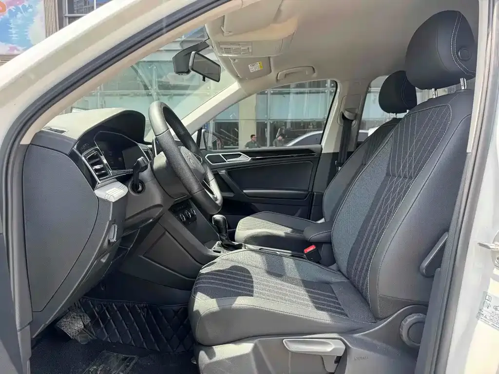 Volkswagen Tiguan L — фото 6