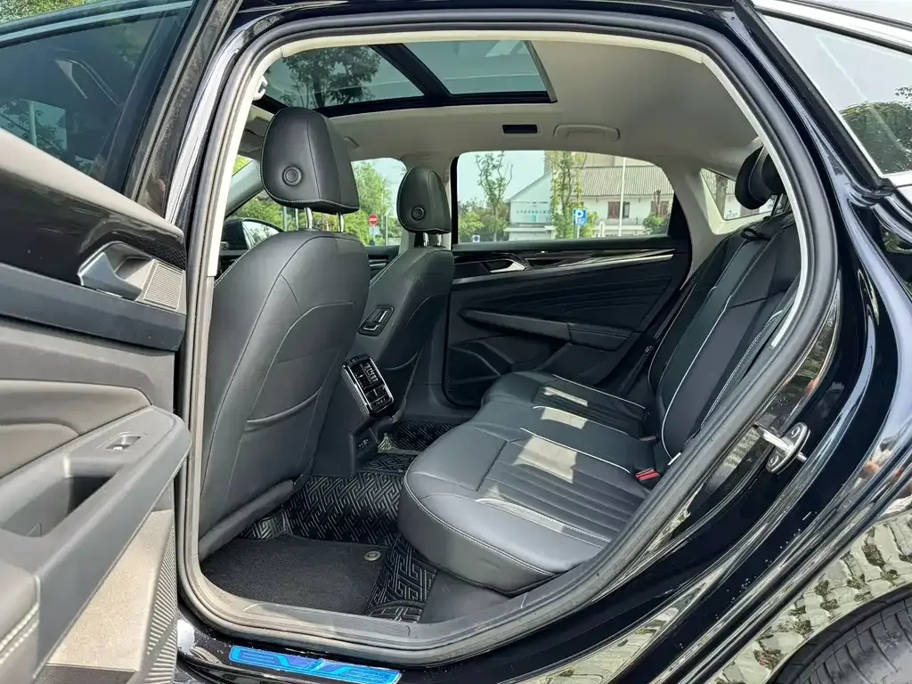 Volkswagen Passat 2023 из CN, фото 6