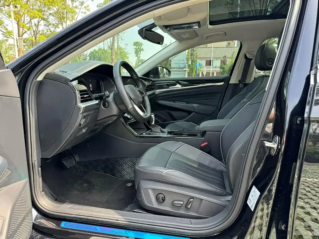 Volkswagen Passat 2023 из CN, фото 7