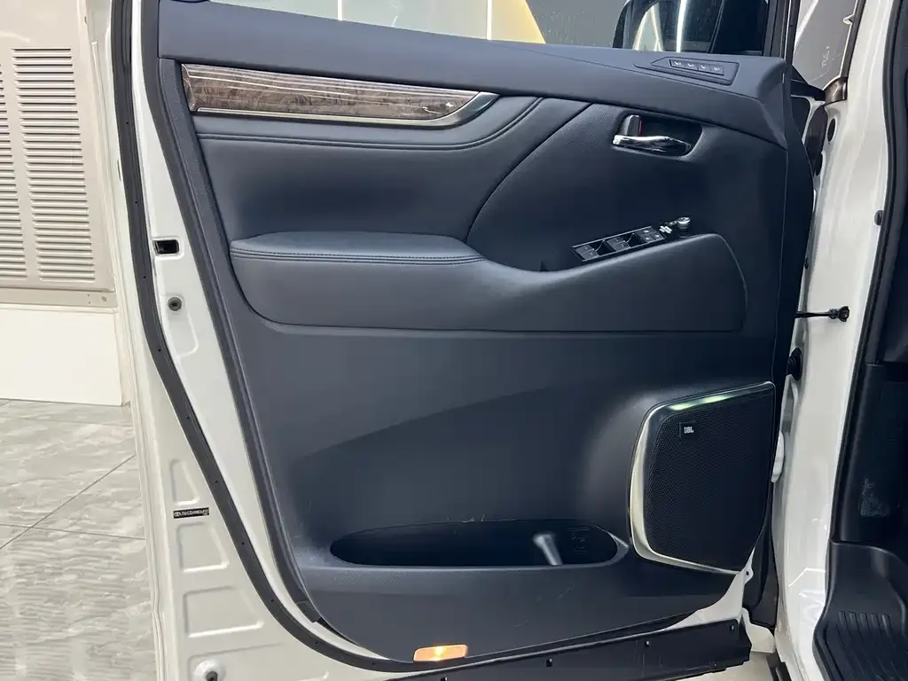 Toyota Vellfire 2022 из CN, фото 4