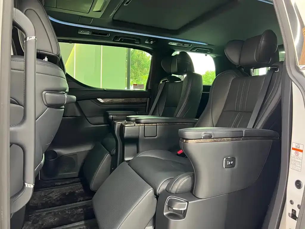 Toyota Vellfire 2022 из CN, фото 7
