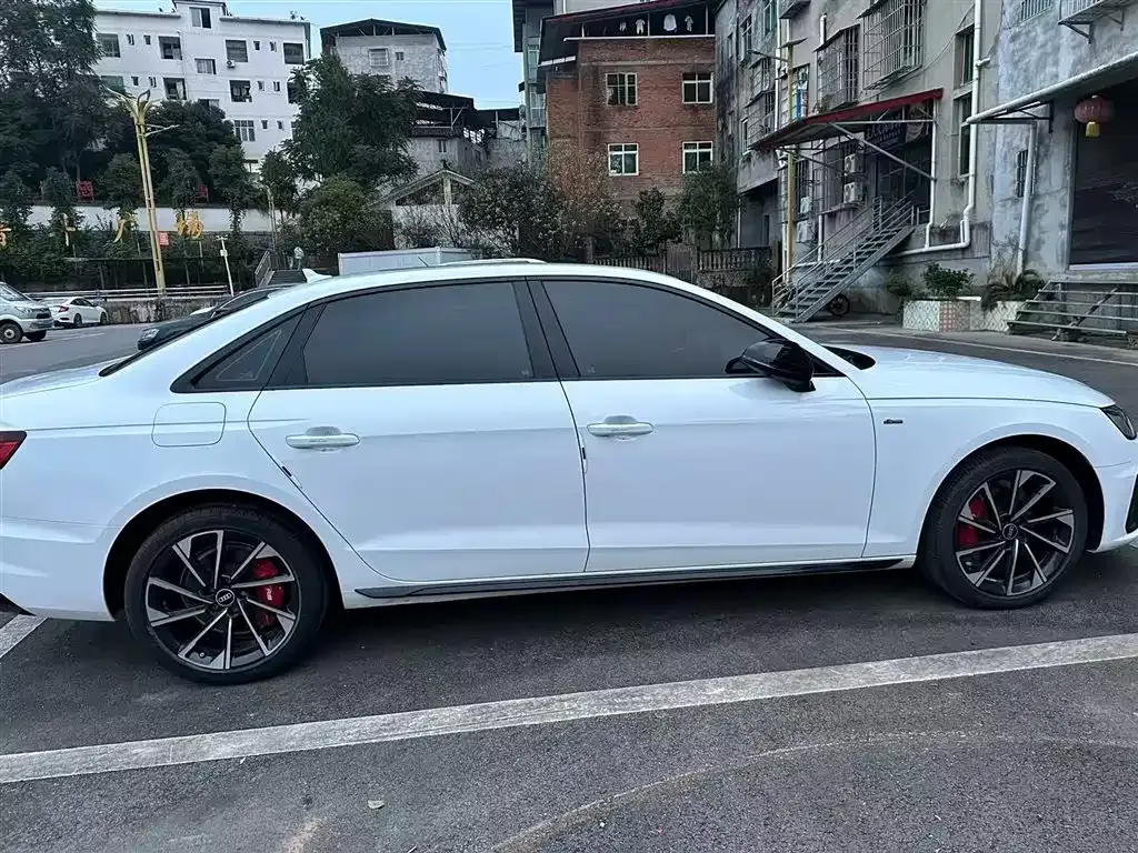 Audi A4L 2023 из CN, фото 7