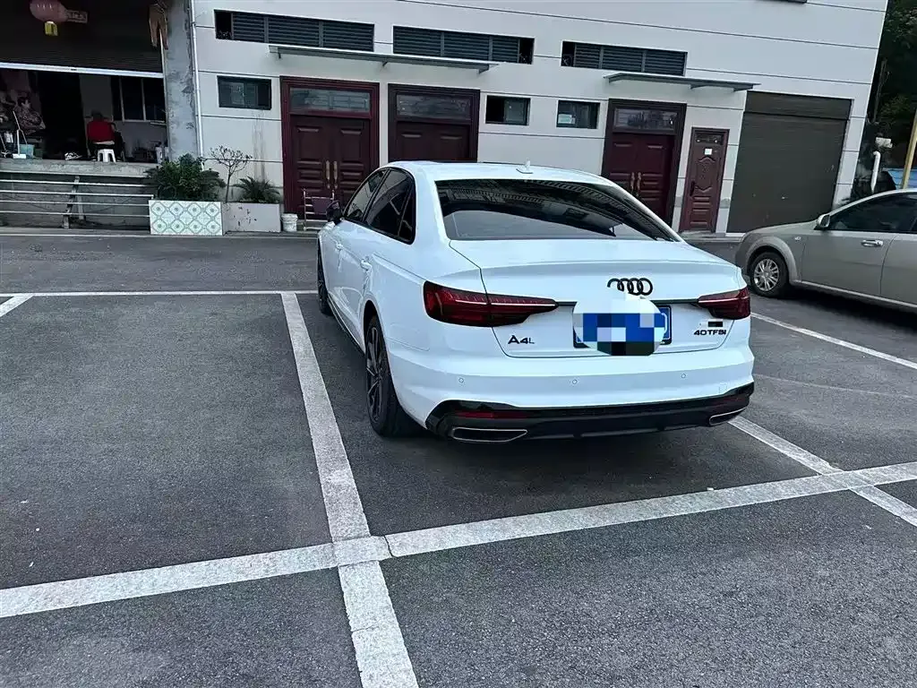 Audi A4L 2023 из CN, фото 8