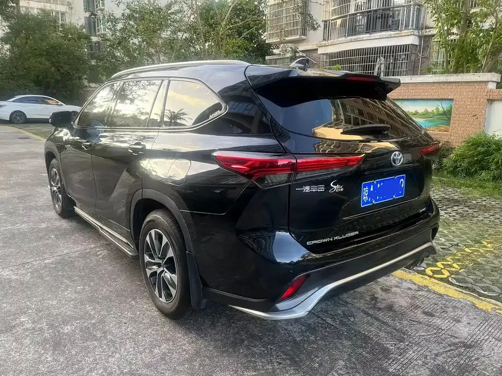 Toyota Crown Kluger 2022 из CN, фото 10