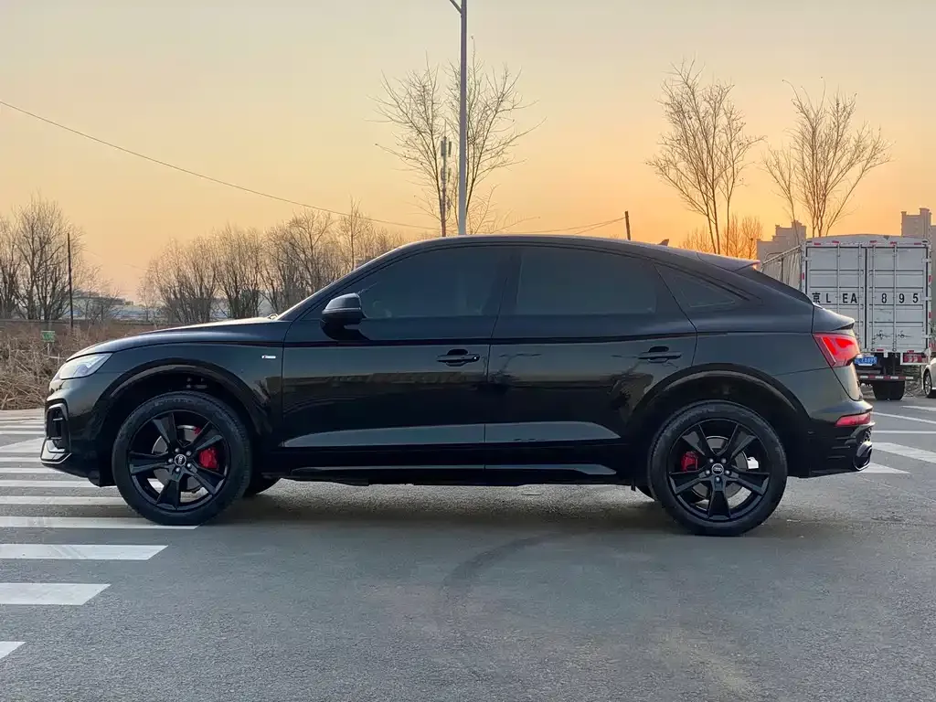 Audi Q5L Sportback 2023 из CN, фото 5