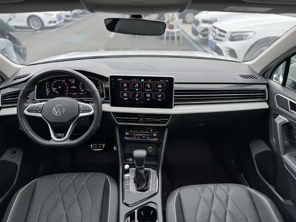 Volkswagen Tiguan L 2023 из CN, фото 7