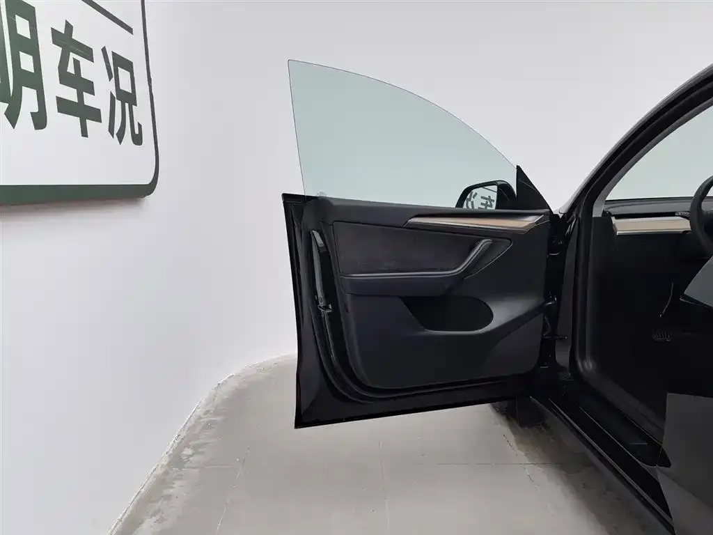 Tesla Model Y 2023 из CN, фото 8