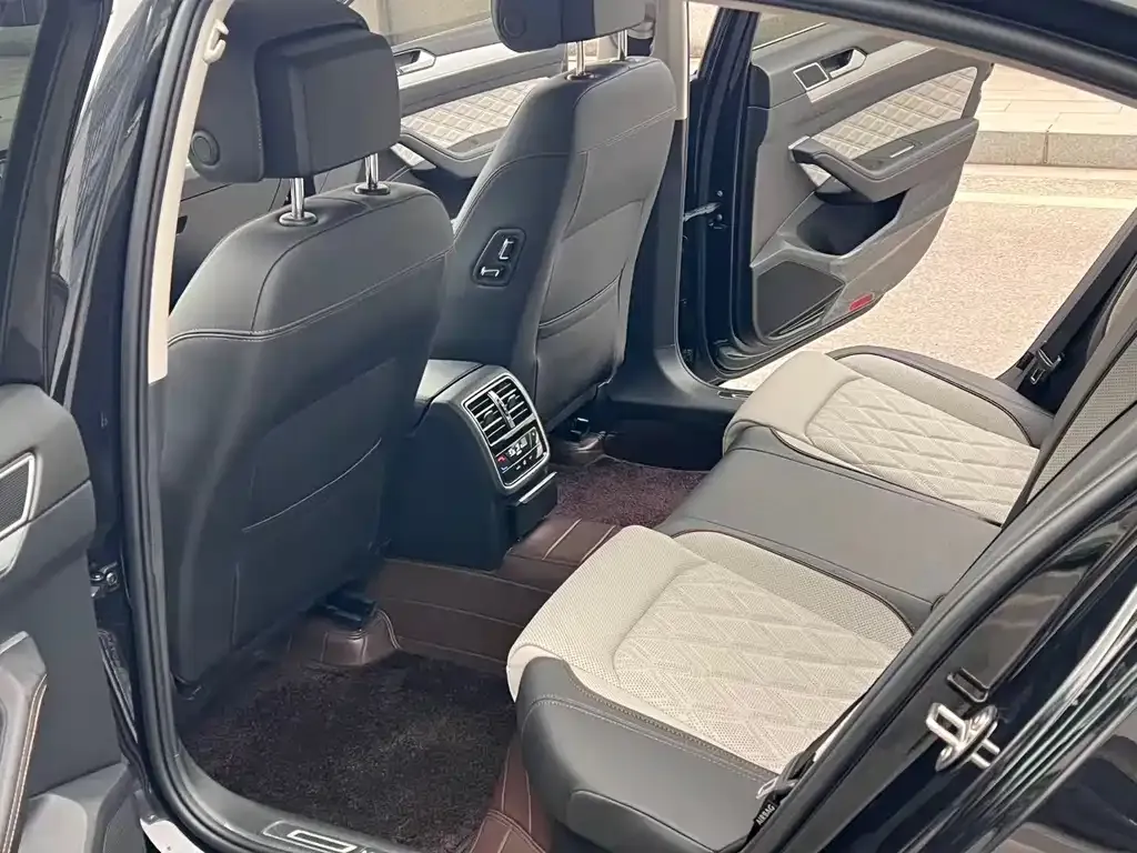Volkswagen Magotan 2023 из CN, фото 8