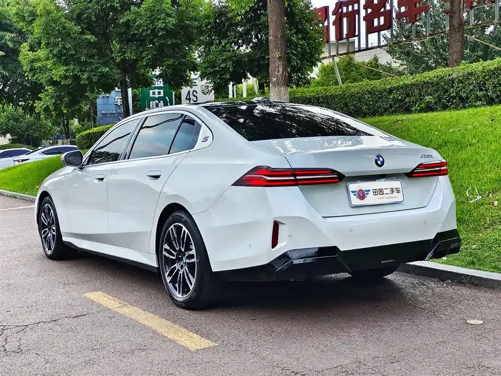 BMW 5 Series 2025 из CN, фото 4