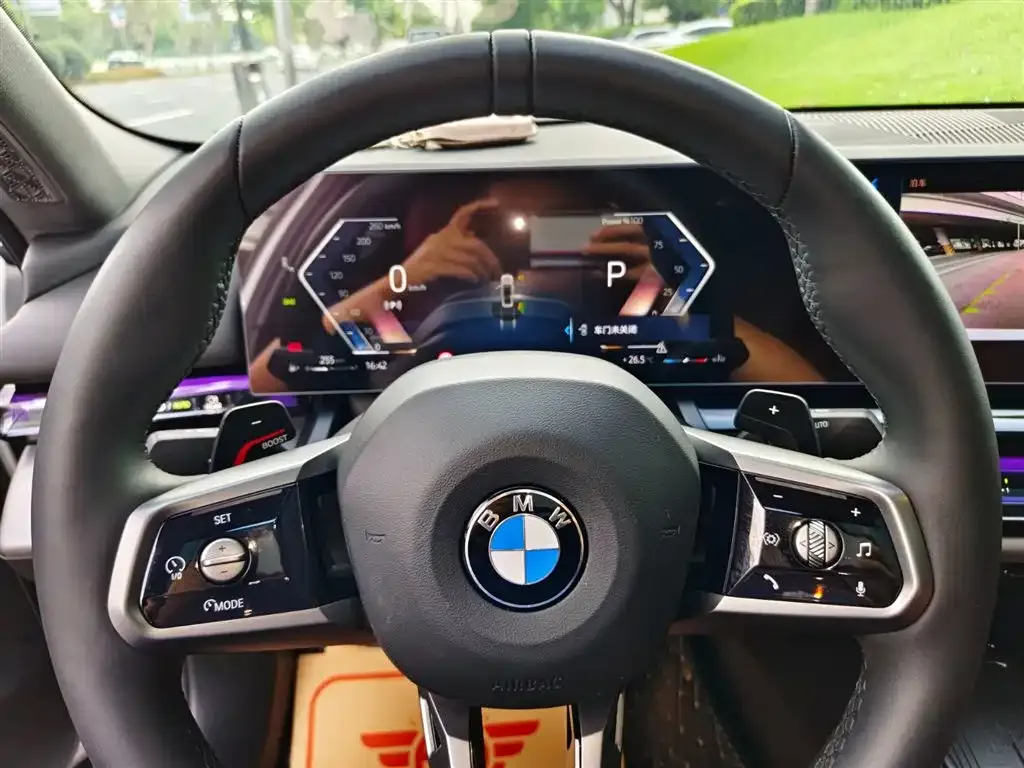 BMW 5 Series 2025 из CN, фото 6