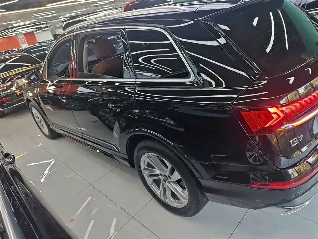 Audi Q7 2023 из CN, фото 5