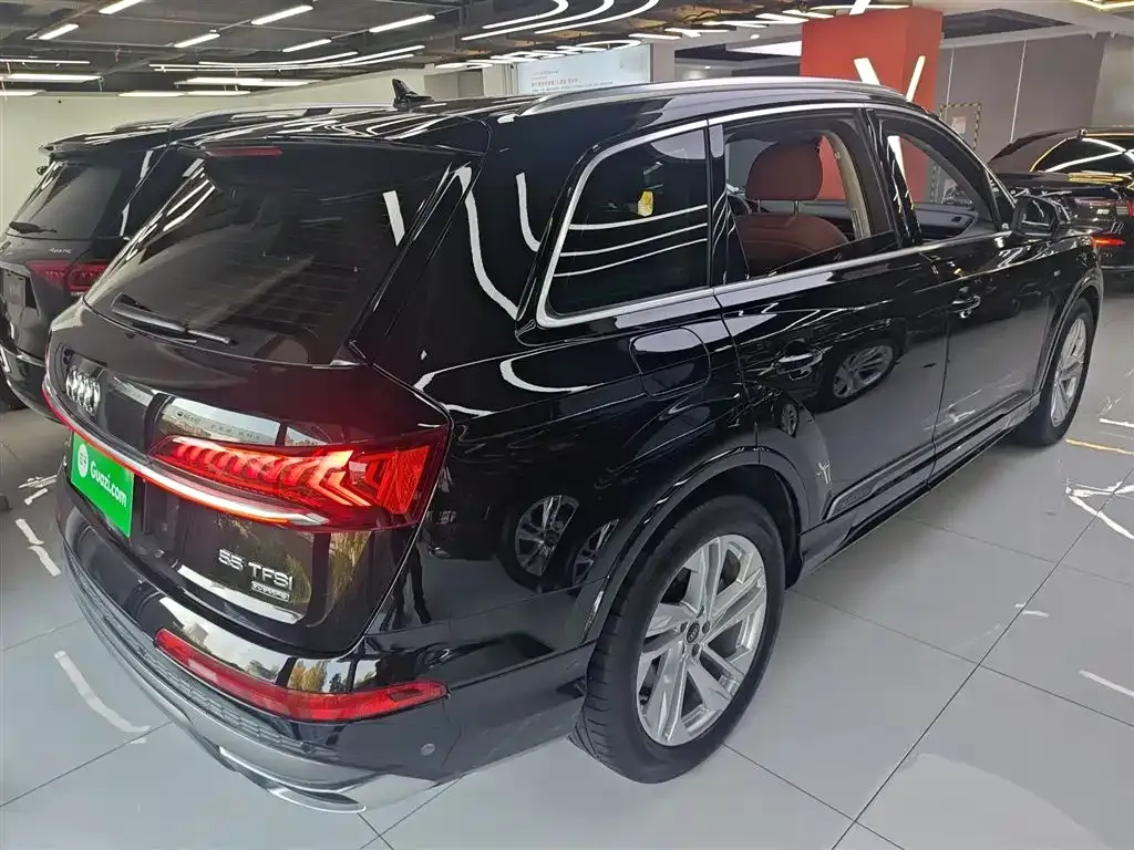 Audi Q7 2023 из CN, фото 7