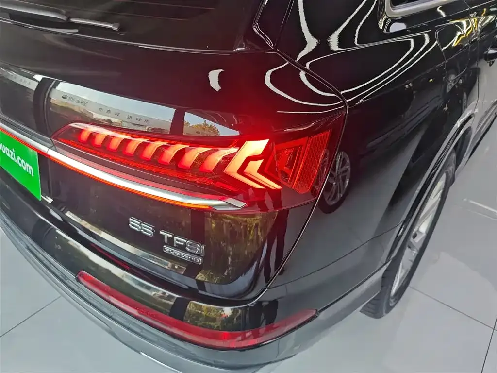 Audi Q7 2023 из CN, фото 8