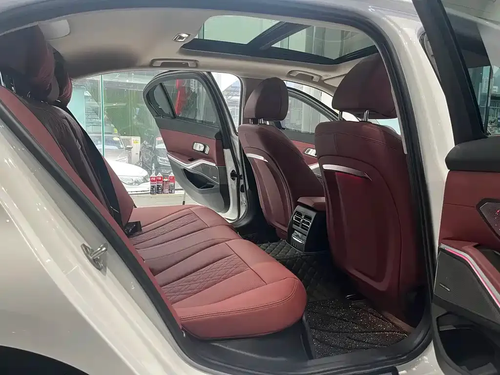 BMW 3 Series 2024 из CN, фото 10