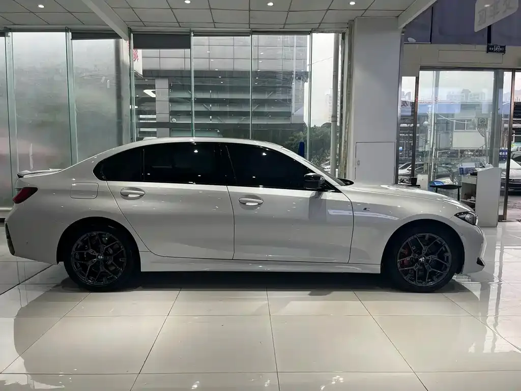 BMW 3 Series 2024 из CN, фото 7