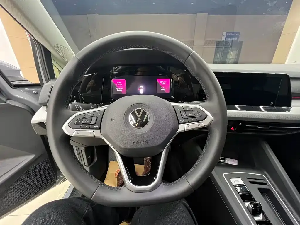 Volkswagen Golf 2023 из CN, фото 10