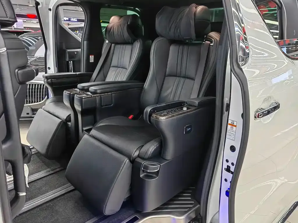 Toyota Alphard 2022 из CN, фото 4