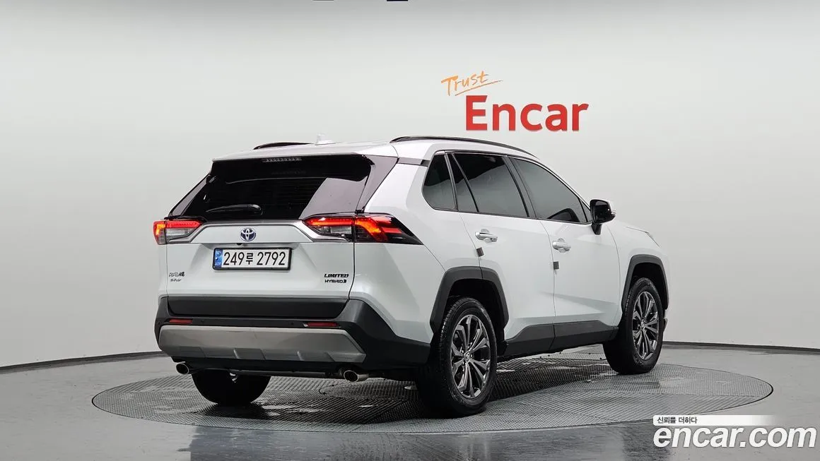 Toyota RAV4 2024 из KR, фото 2