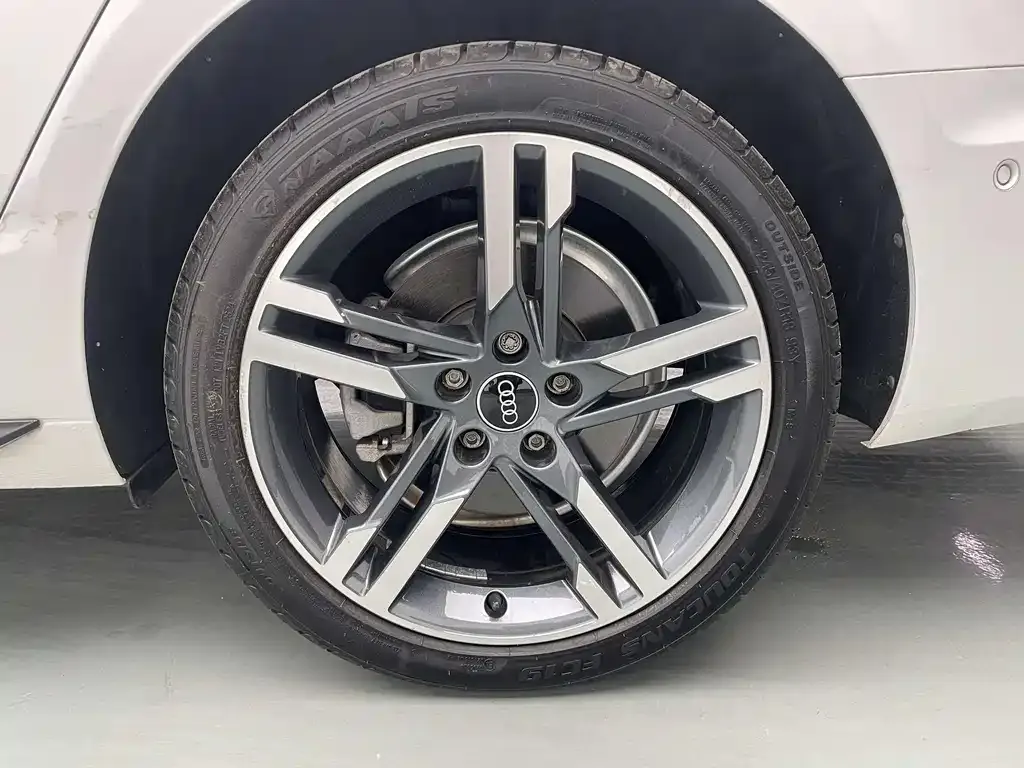 Audi A4L 2023 из CN, фото 8