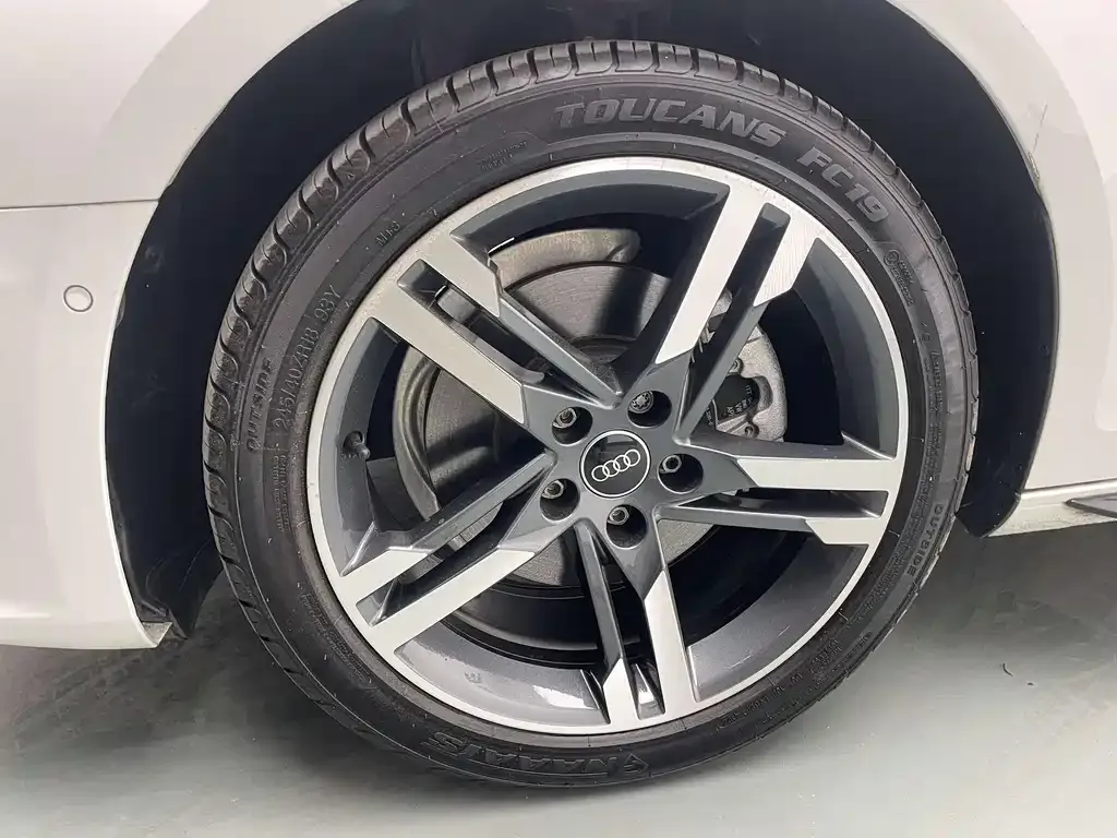 Audi A4L 2023 из CN, фото 9