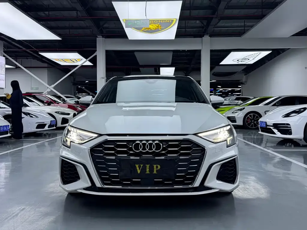 Audi A3 2023 из CN, фото 2