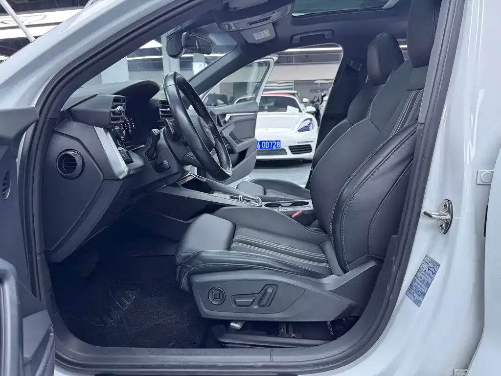 Audi A3 2023 из CN, фото 4