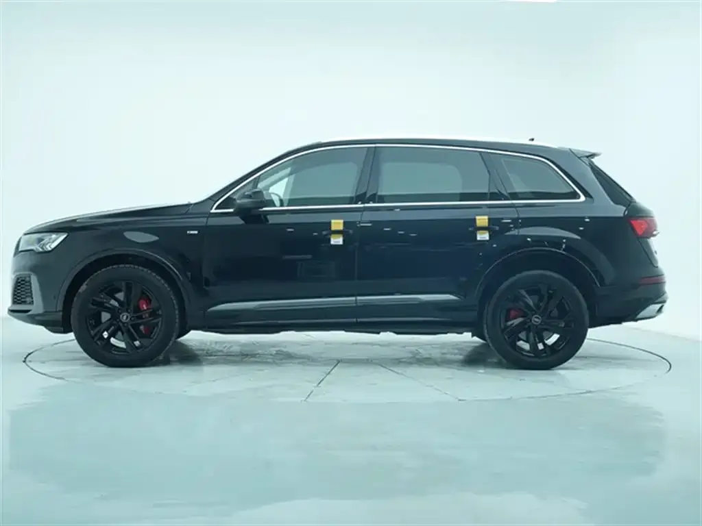 Audi Q7 2021 из CN, фото 5