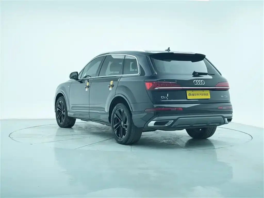 Audi Q7 2021 из CN, фото 6