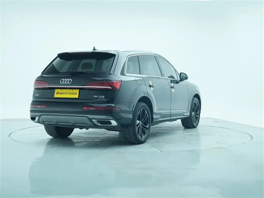 Audi Q7 2021 из CN, фото 8