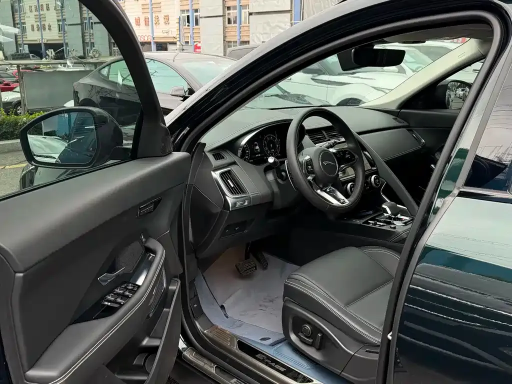 Jaguar E-PACE 2025 из CN, фото 9