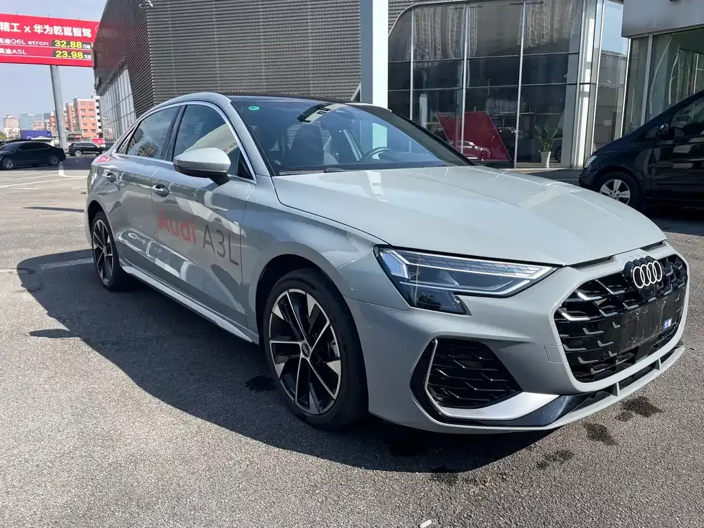 Audi A3 2024 из CN, фото 1
