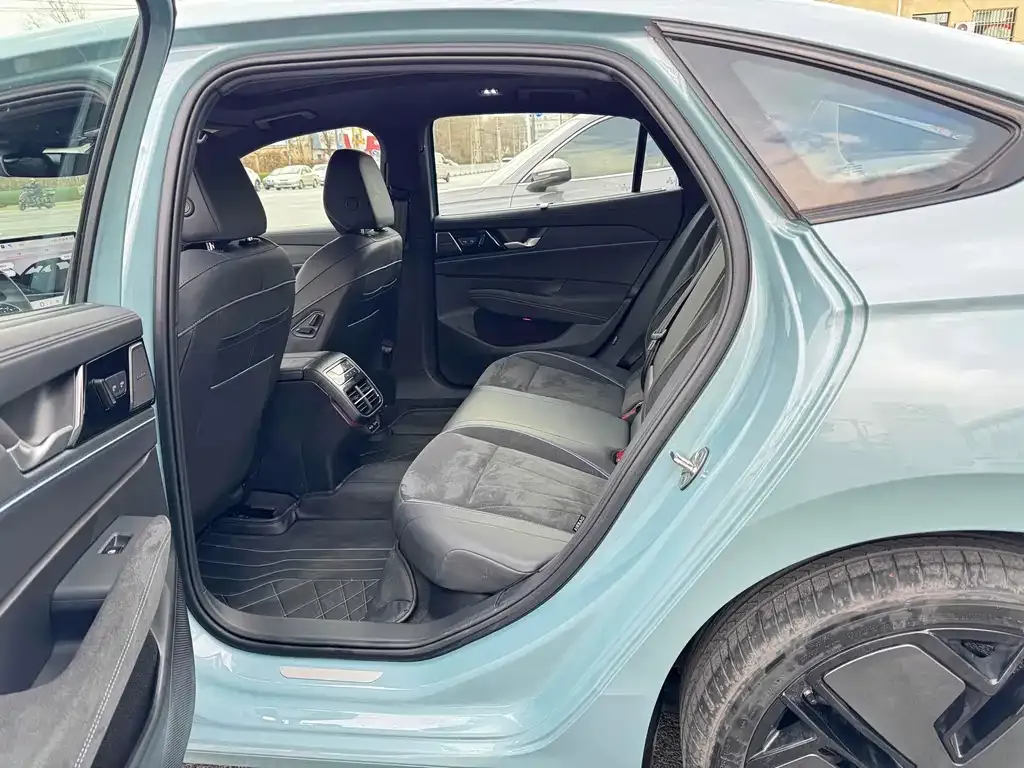 Volkswagen Passat 2024 из CN, фото 9