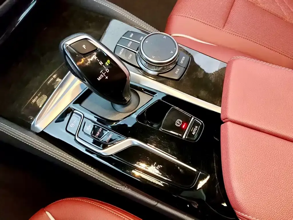 BMW 5 Series 2024 из CN, фото 9