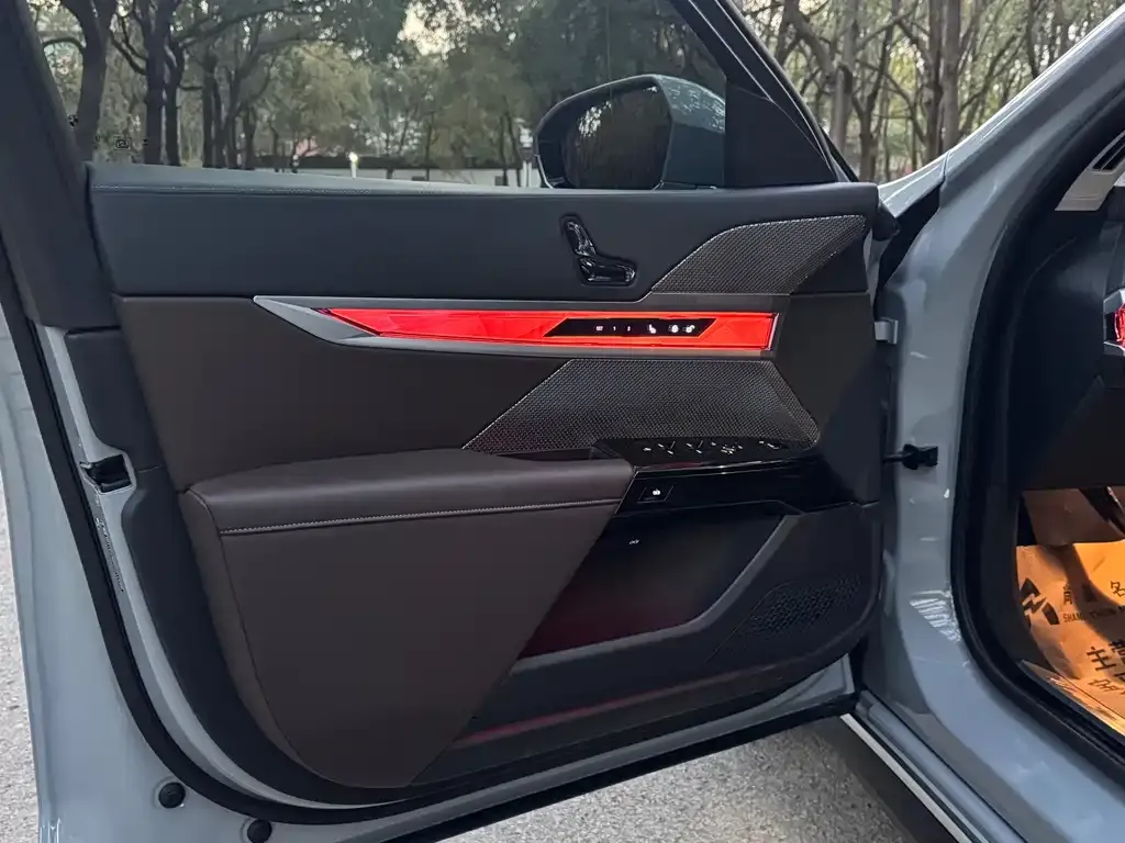 BMW 7 Series 2024 из CN, фото 7