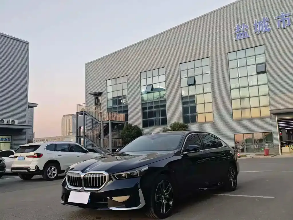BMW 5 Series 2025 из CN, фото 1
