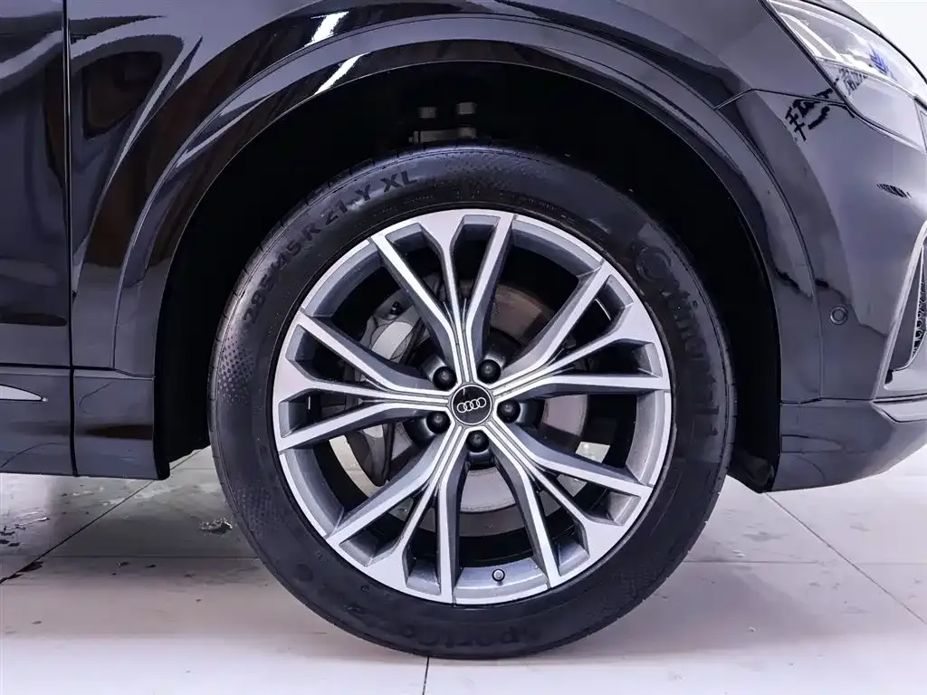 Audi Q8 2023 из CN, фото 6
