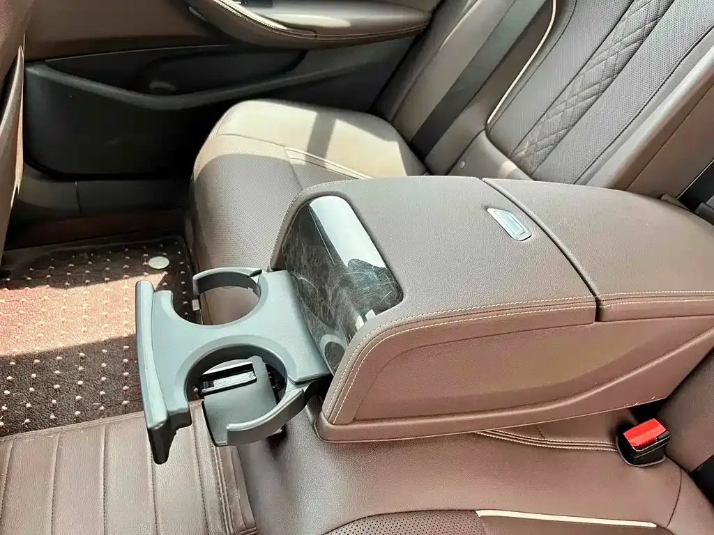 BMW 5 Series 2021 из CN, фото 10