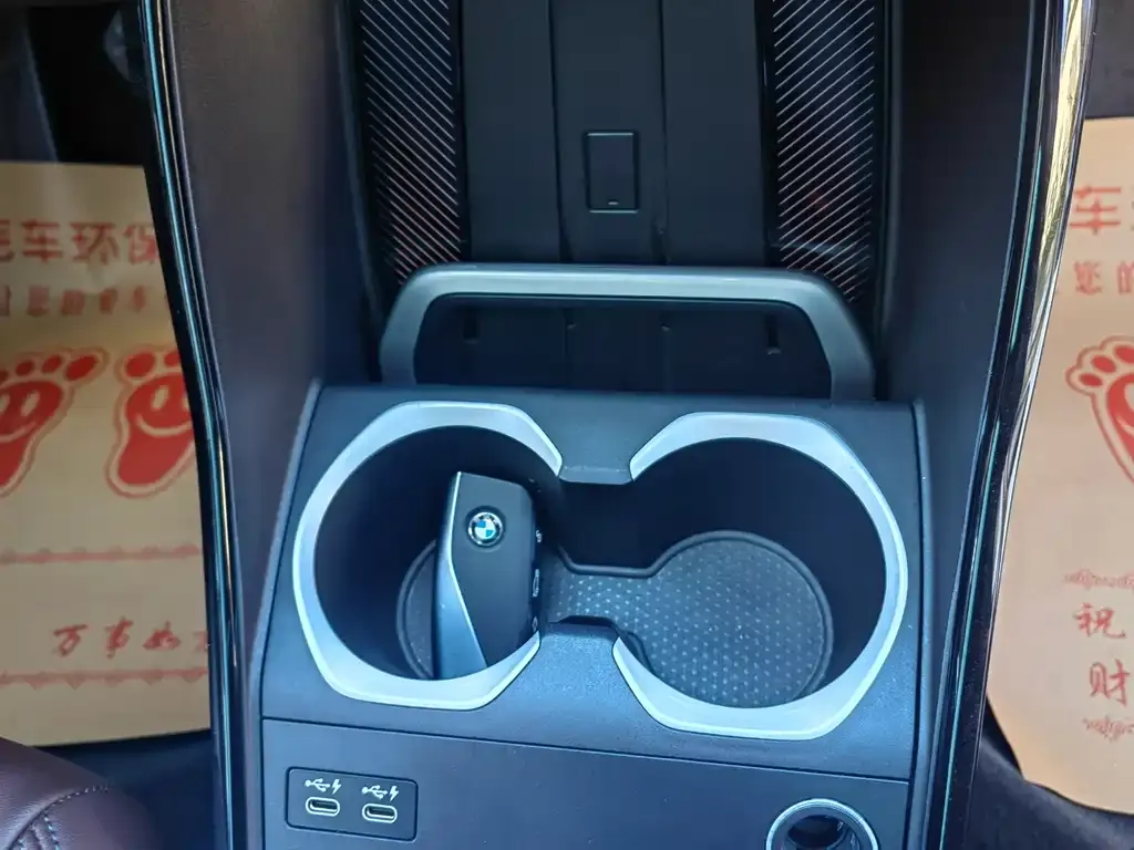 BMW iX1 2024 из CN, фото 10