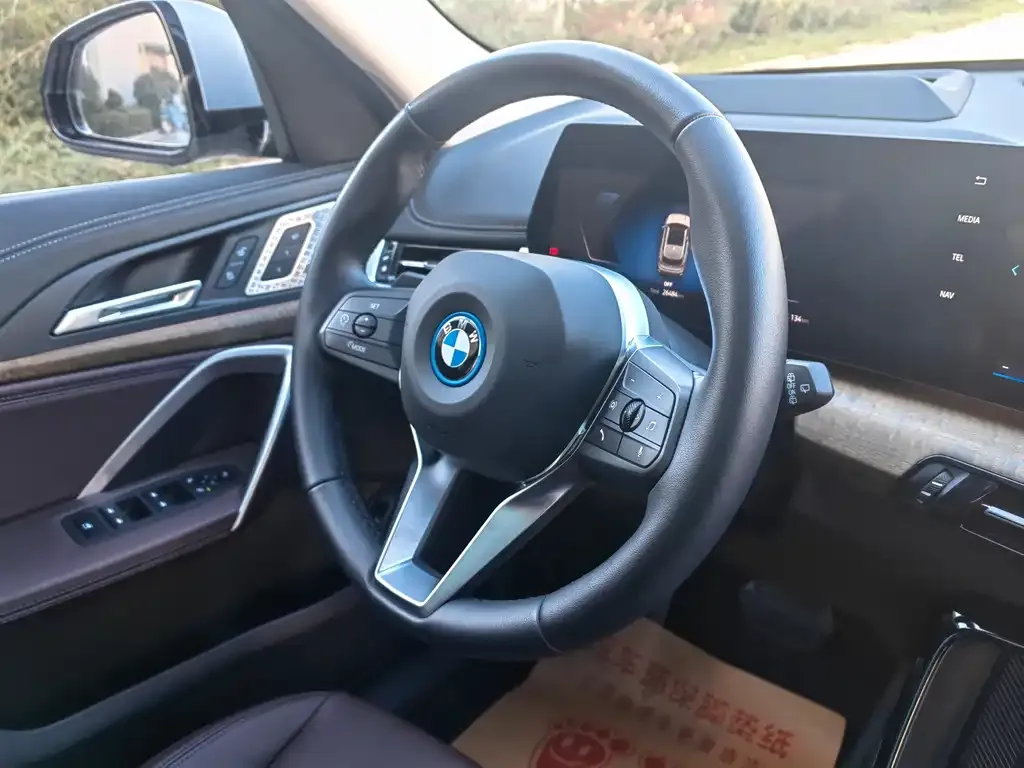 BMW iX1 2024 из CN, фото 9