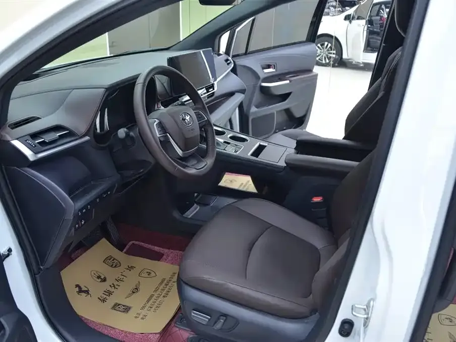 Toyota Granvia 2025 из CN, фото 4
