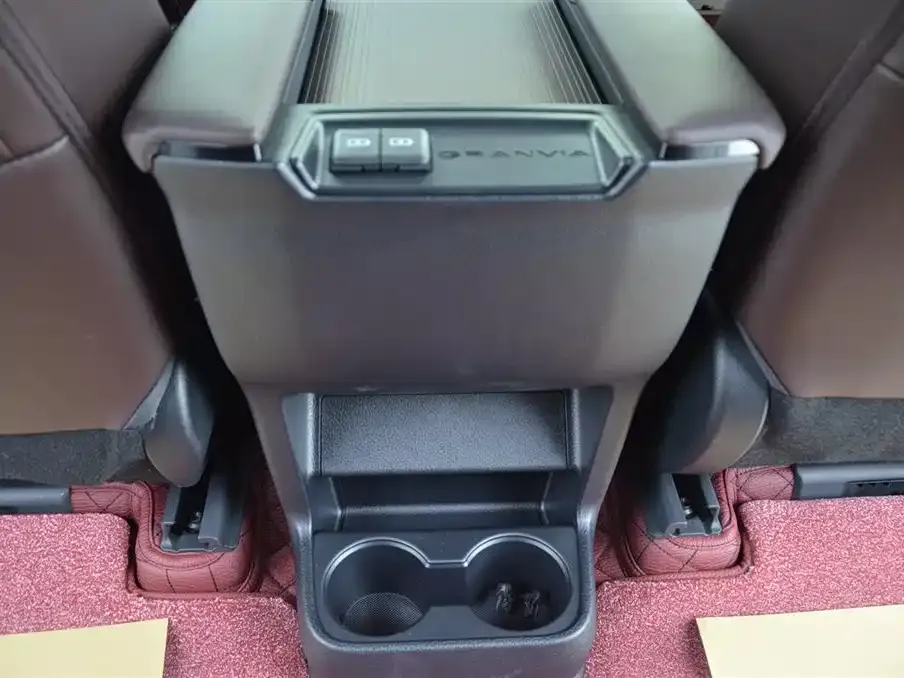 Toyota Granvia 2025 из CN, фото 9