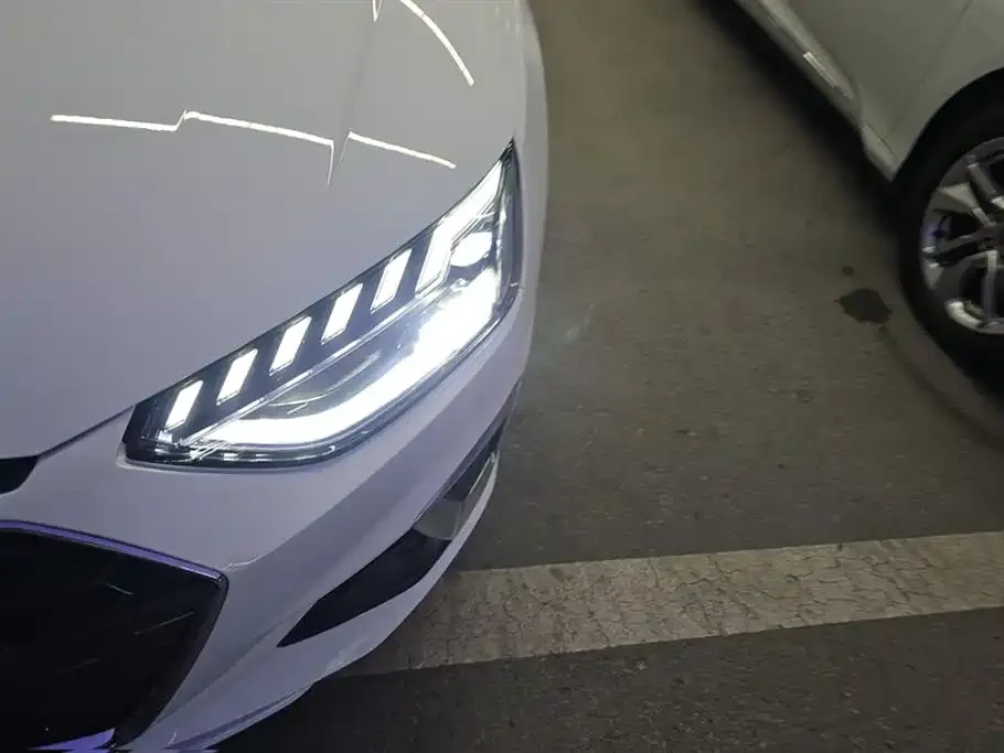 Audi A4L 2021 из CN, фото 5